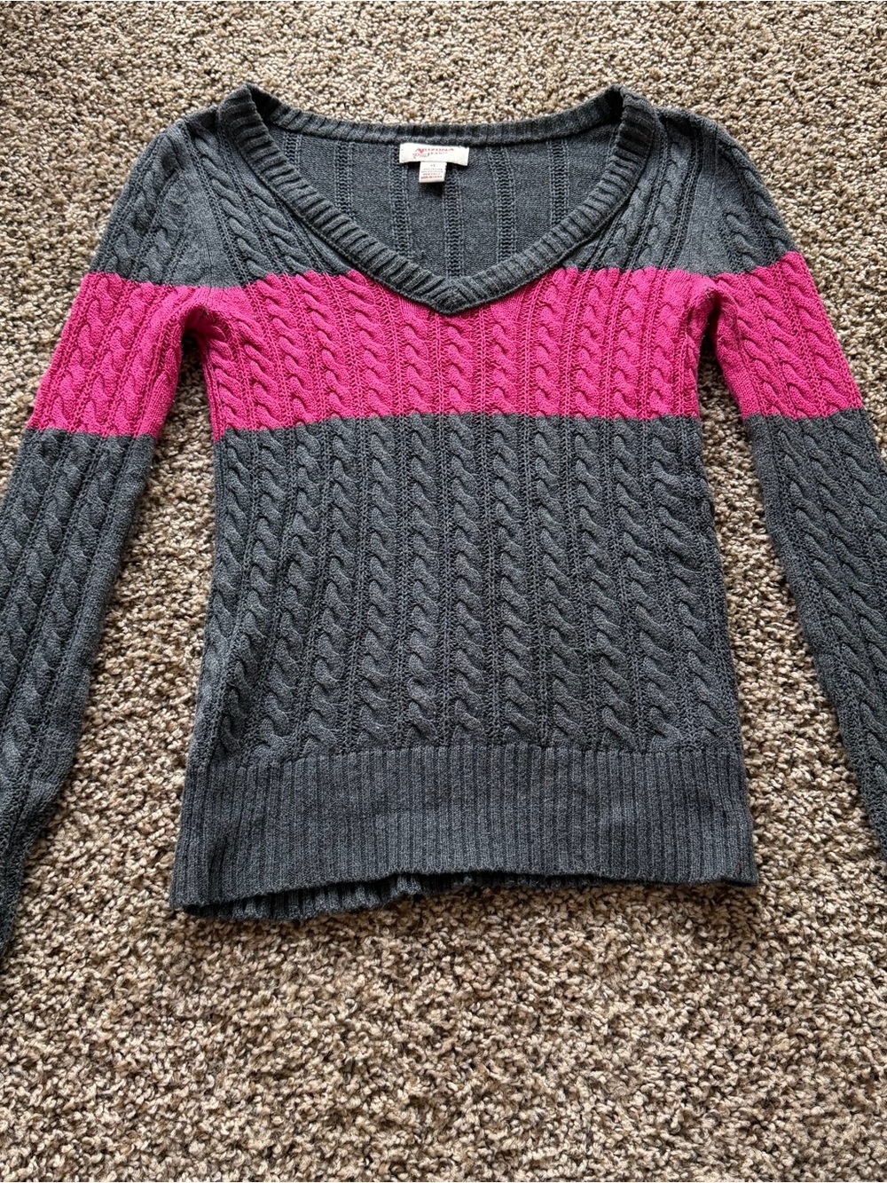 Women’s V-Neck Cable Knit Sweater. Y2K vintage